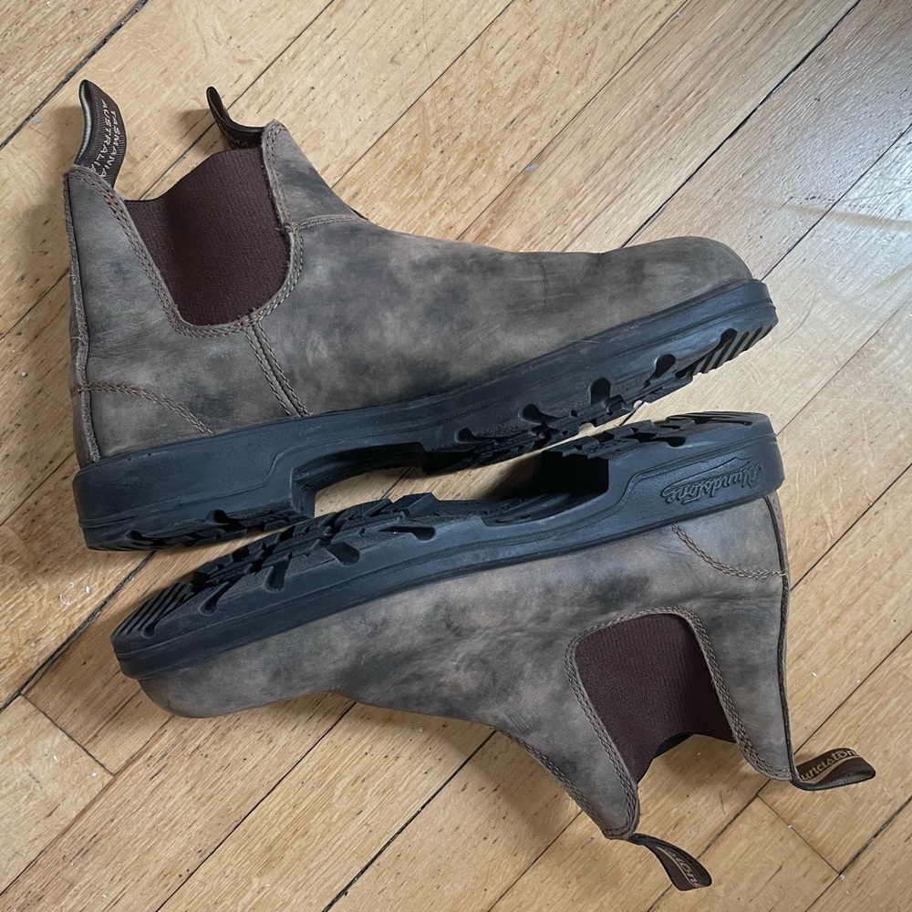 Blundstone brown Chelsea boots